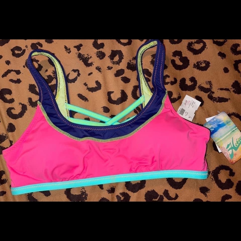 Super cute HOBIE XL (fits like a L) swim top 
Brand new